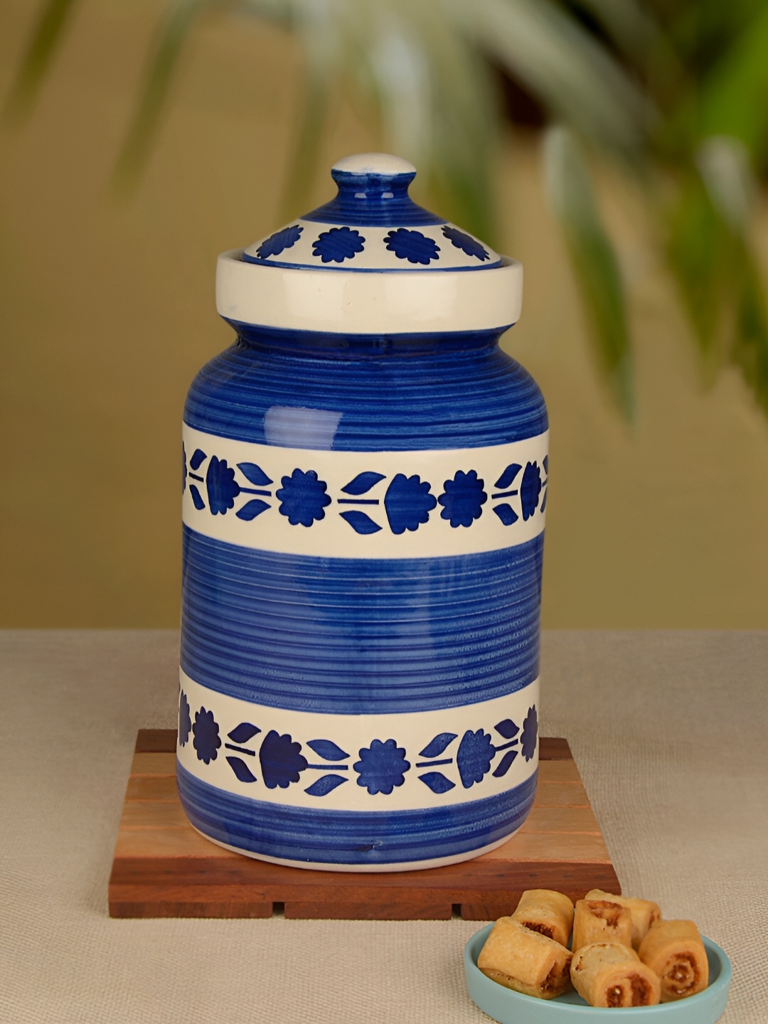 

StyleMyWay Blue & Cream Ceramic Microwave Safe Food Container With Lid 3 L