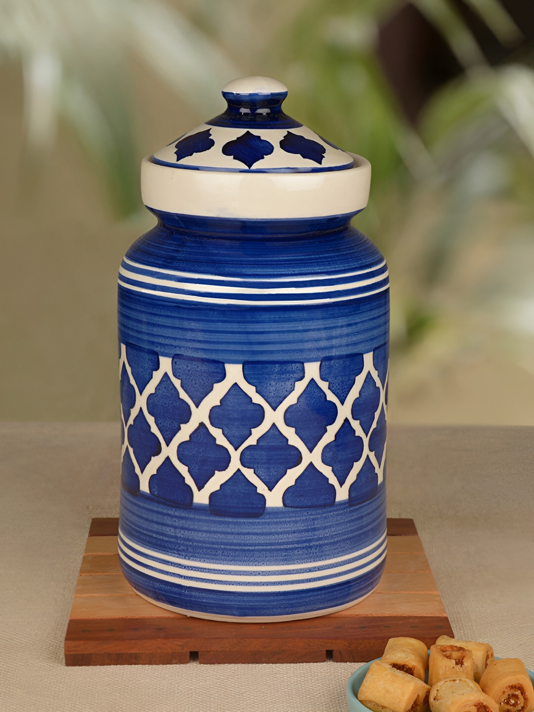 

StyleMyWay Blue & Cream Ceramic Microwave Safe Food Container With Lid 3 L