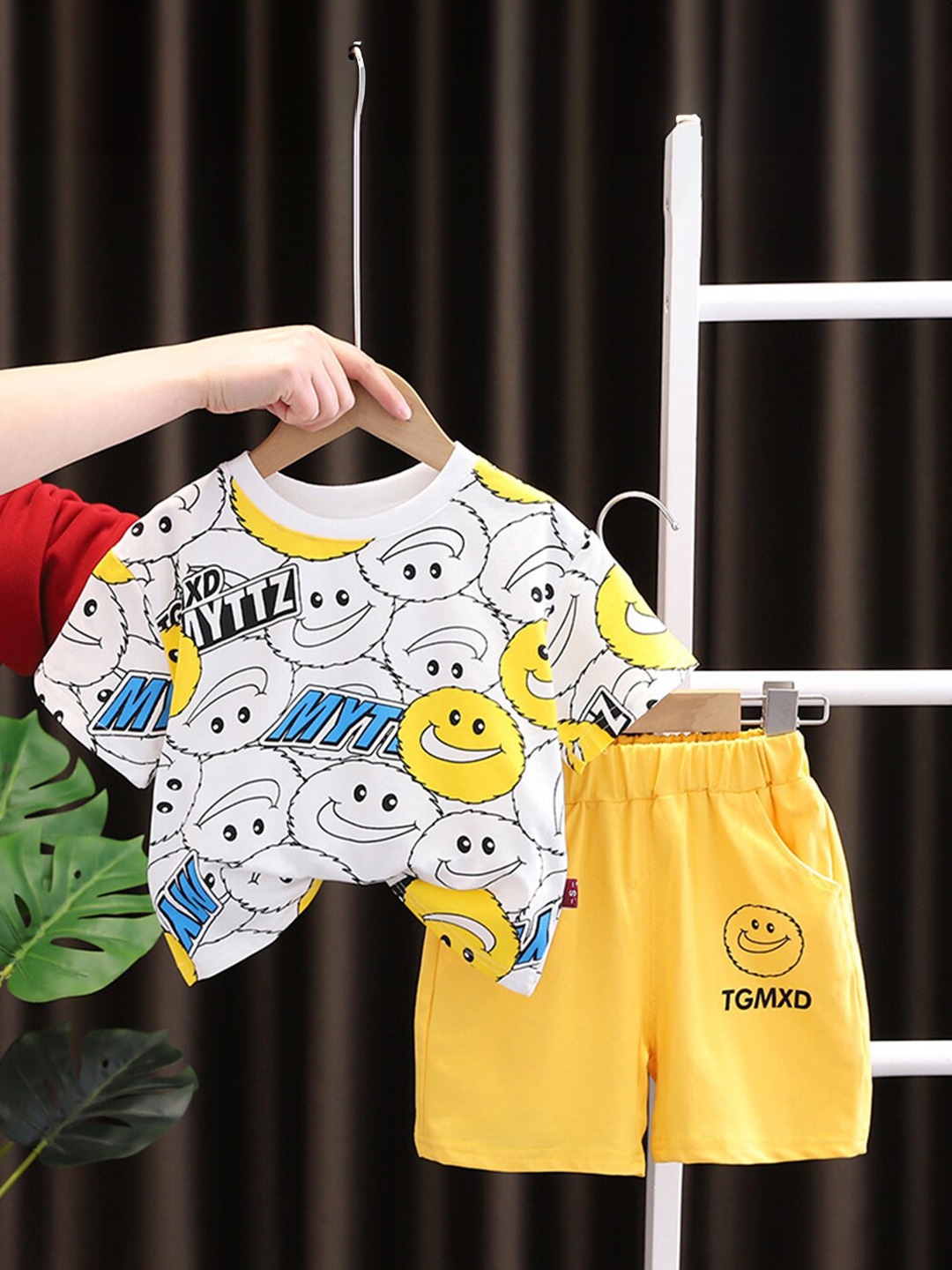 

INCLUD Boys Smile Printed T-shirt With Shorts, Yellow