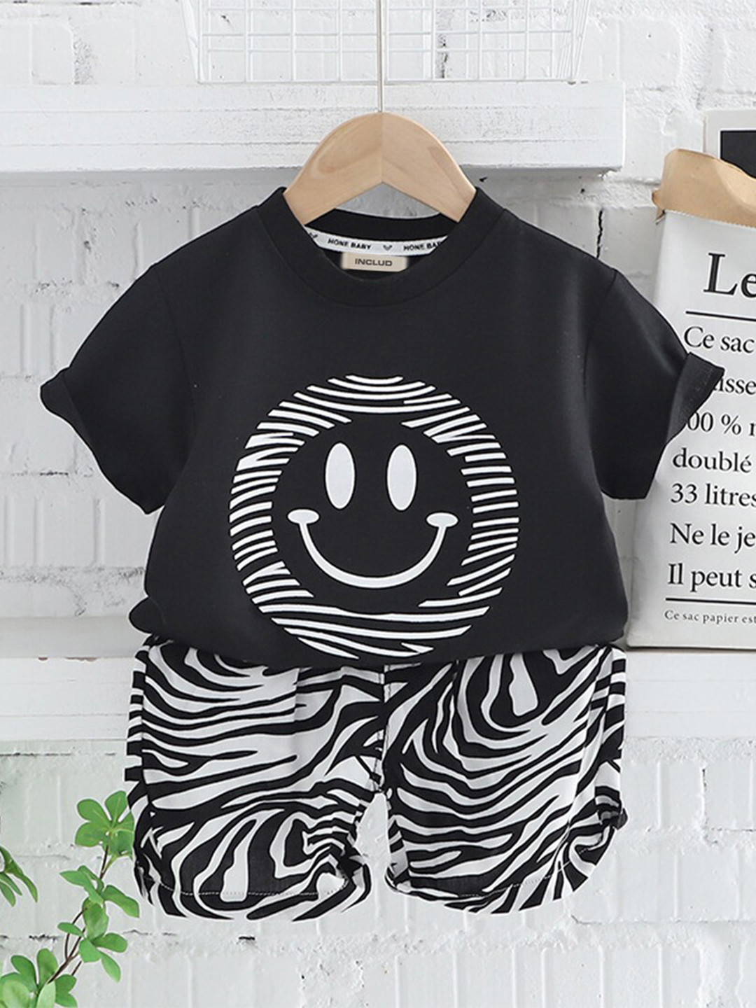 

INCLUD Boys Printed T-shirt with Shorts, Black