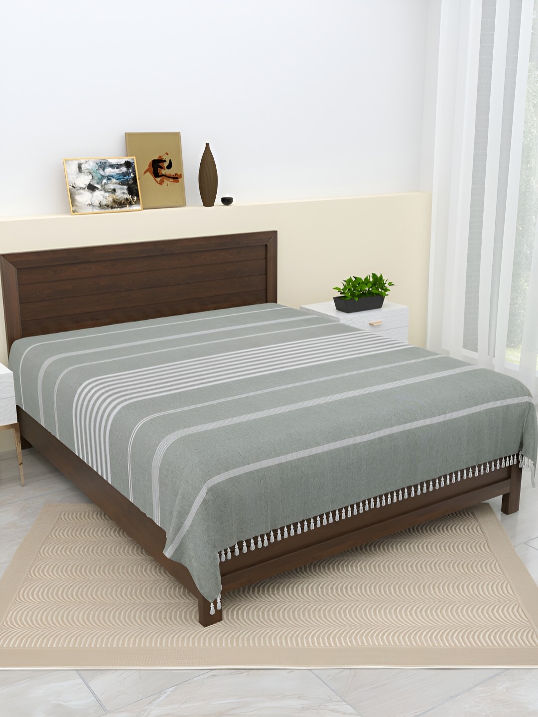 

Aura Green & White Ethnic Motifs 144 TC Cotton Queen Bedsheet with Pillow Covers