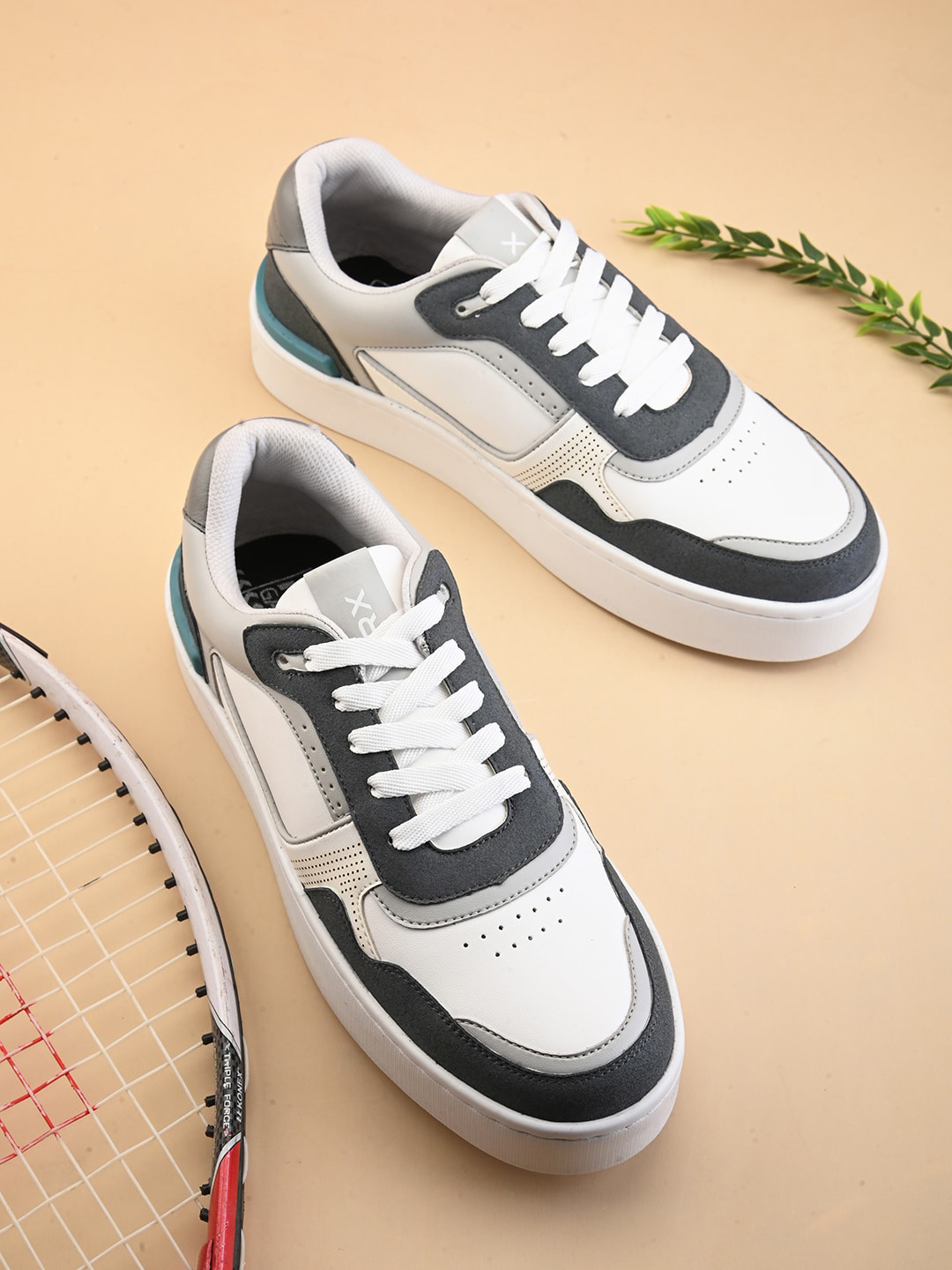 

HRX by Hrithik Roshan Women White & Grey Gamescape Colourblocked Lightweight Sneakers