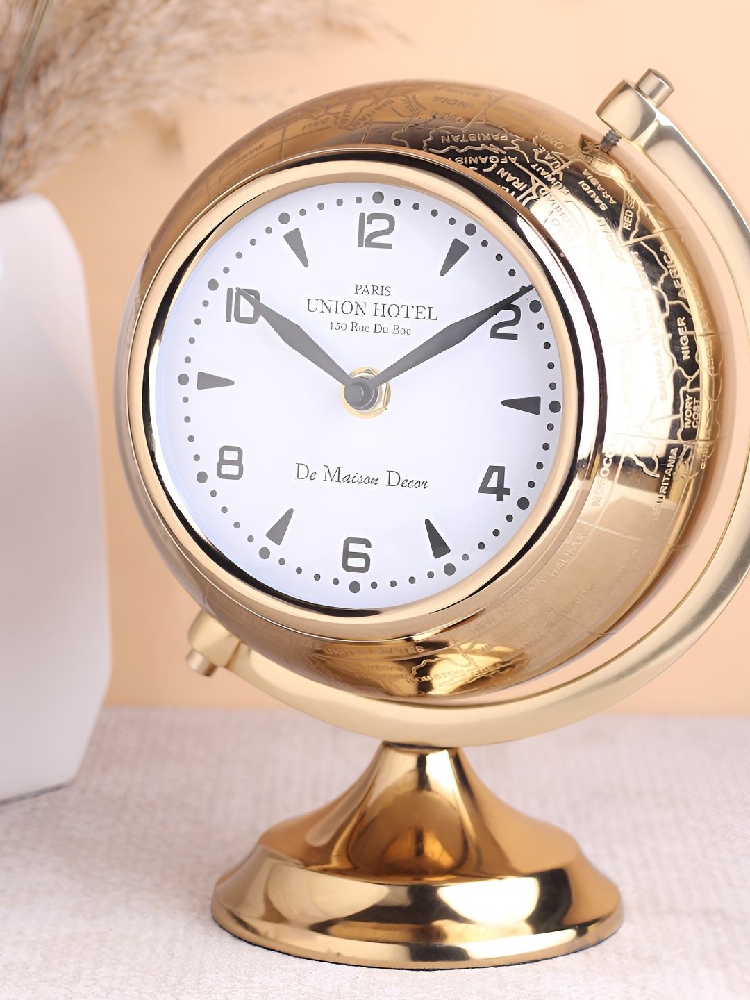 Decor de Maison Gold-Toned Contemporary Round Shaped Table Clock