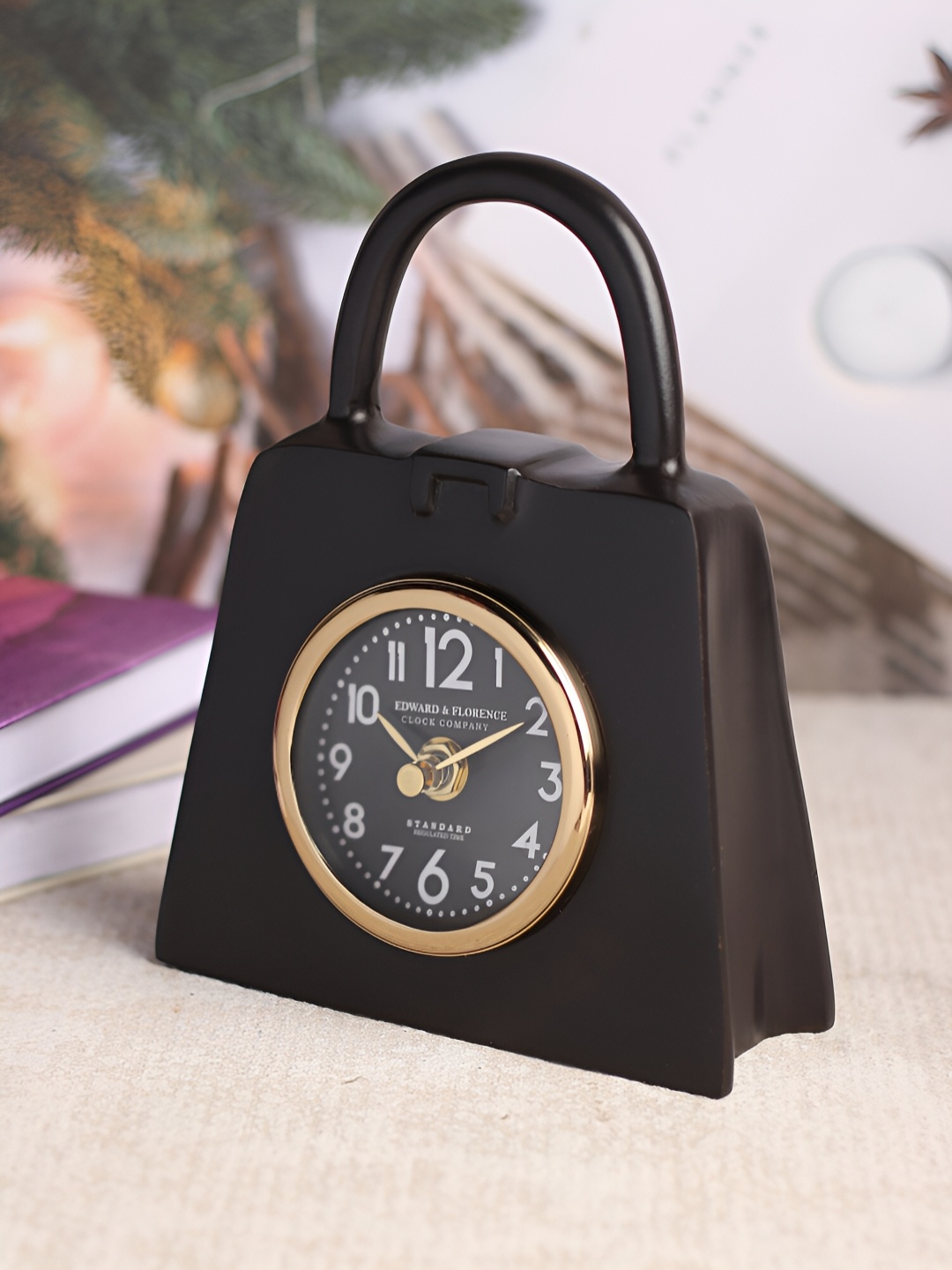 

Decor de Maison Black Contemporary Round Shaped Table Clock