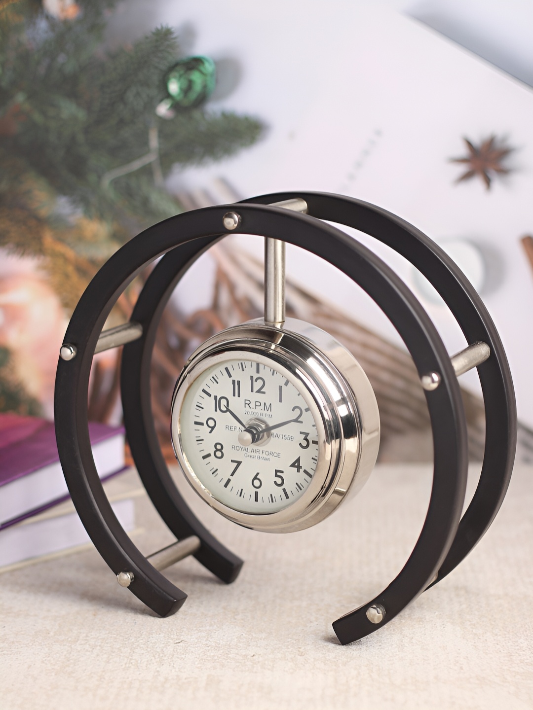 

Decor de Maison Silver-Toned Textured Contemporary Round Shaped Table Clock