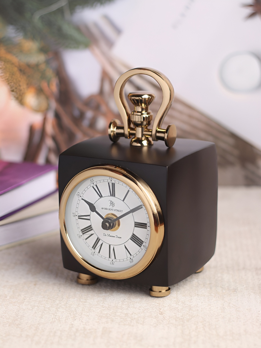 

Decor de Maison Black Contemporary Square Shaped Table Clock