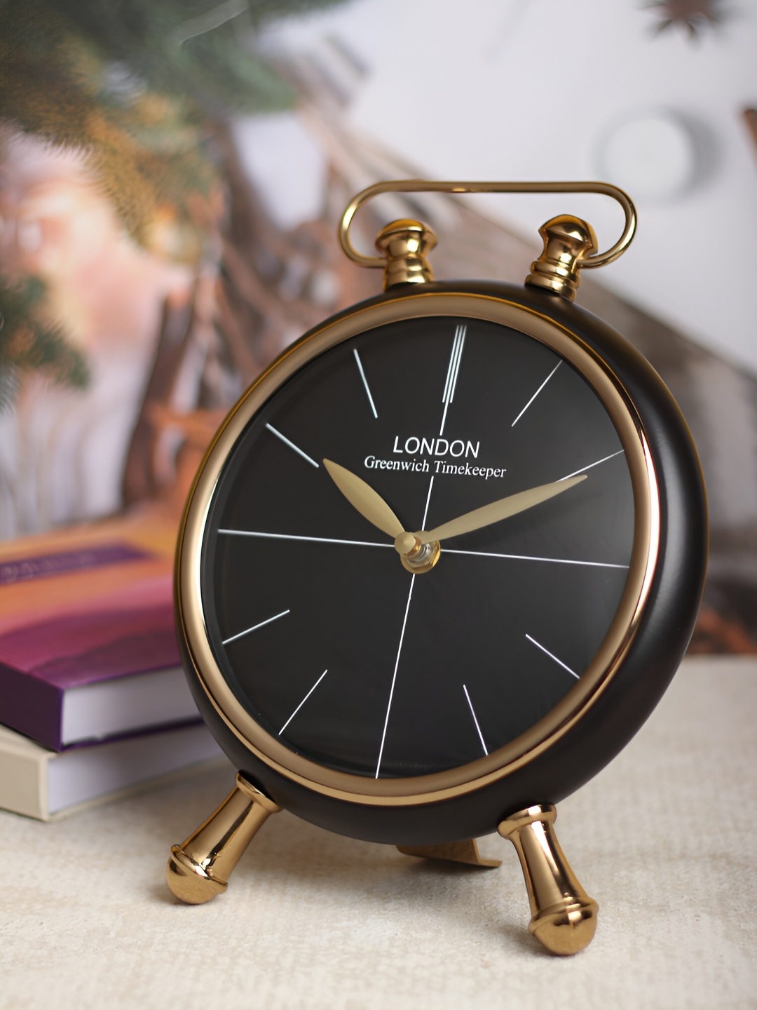 

Decor de Maison Black Contemporary Round Shaped Table Clock