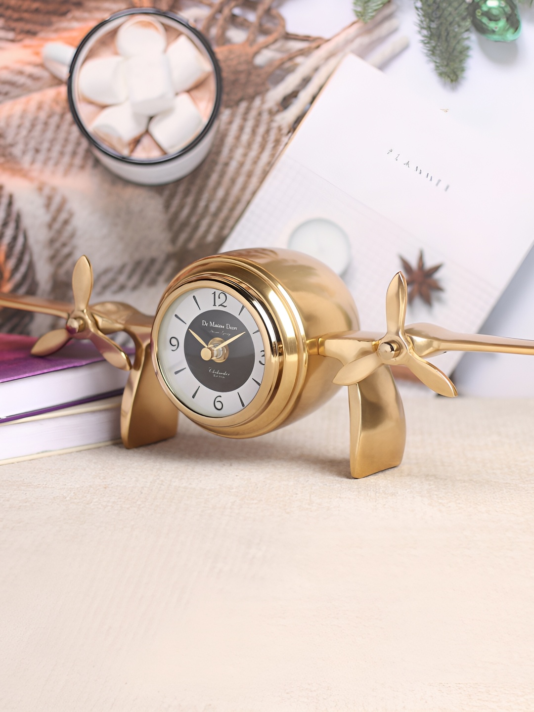 

Decor de Maison Gold-Toned Contemporary Round Shaped Table Clock