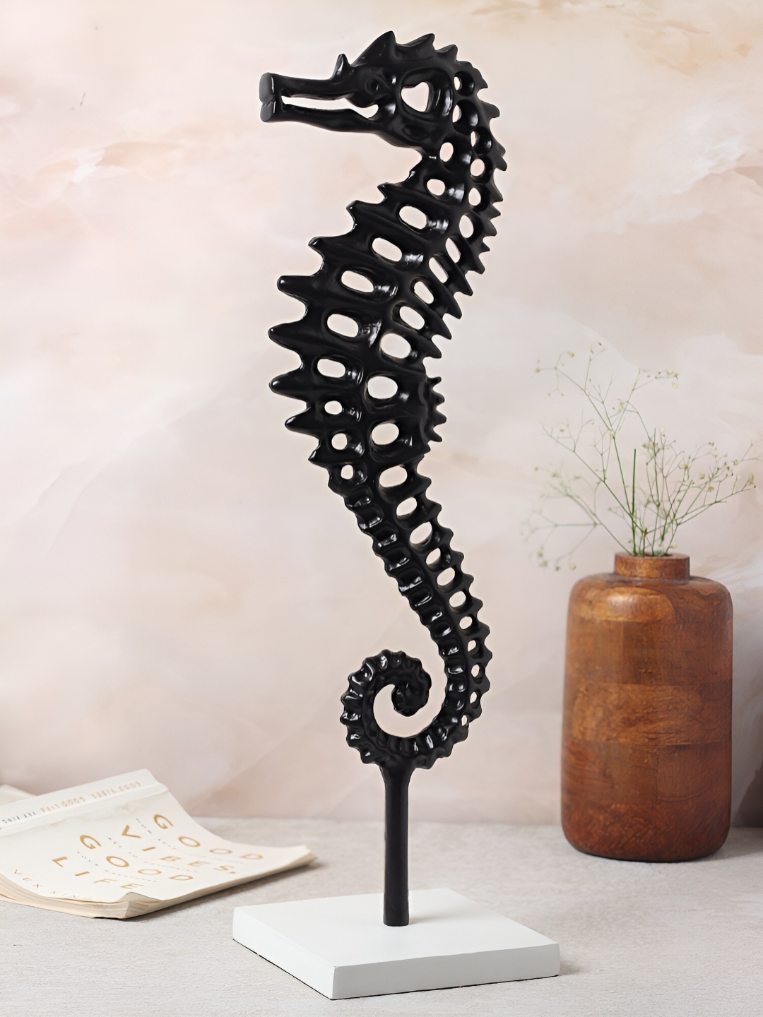 

Decor de Maison Black Large Regall Seahorse Figurine Metal Showpiece