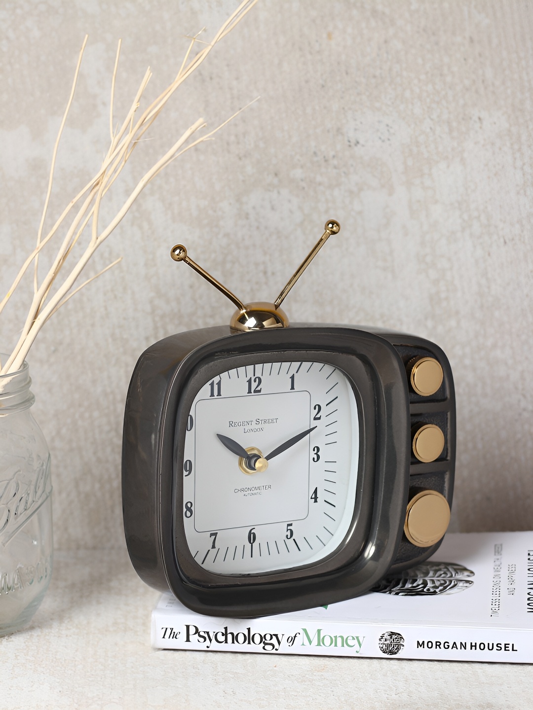 

Decor de Maison Black Contemporary Square Shaped Table Clock