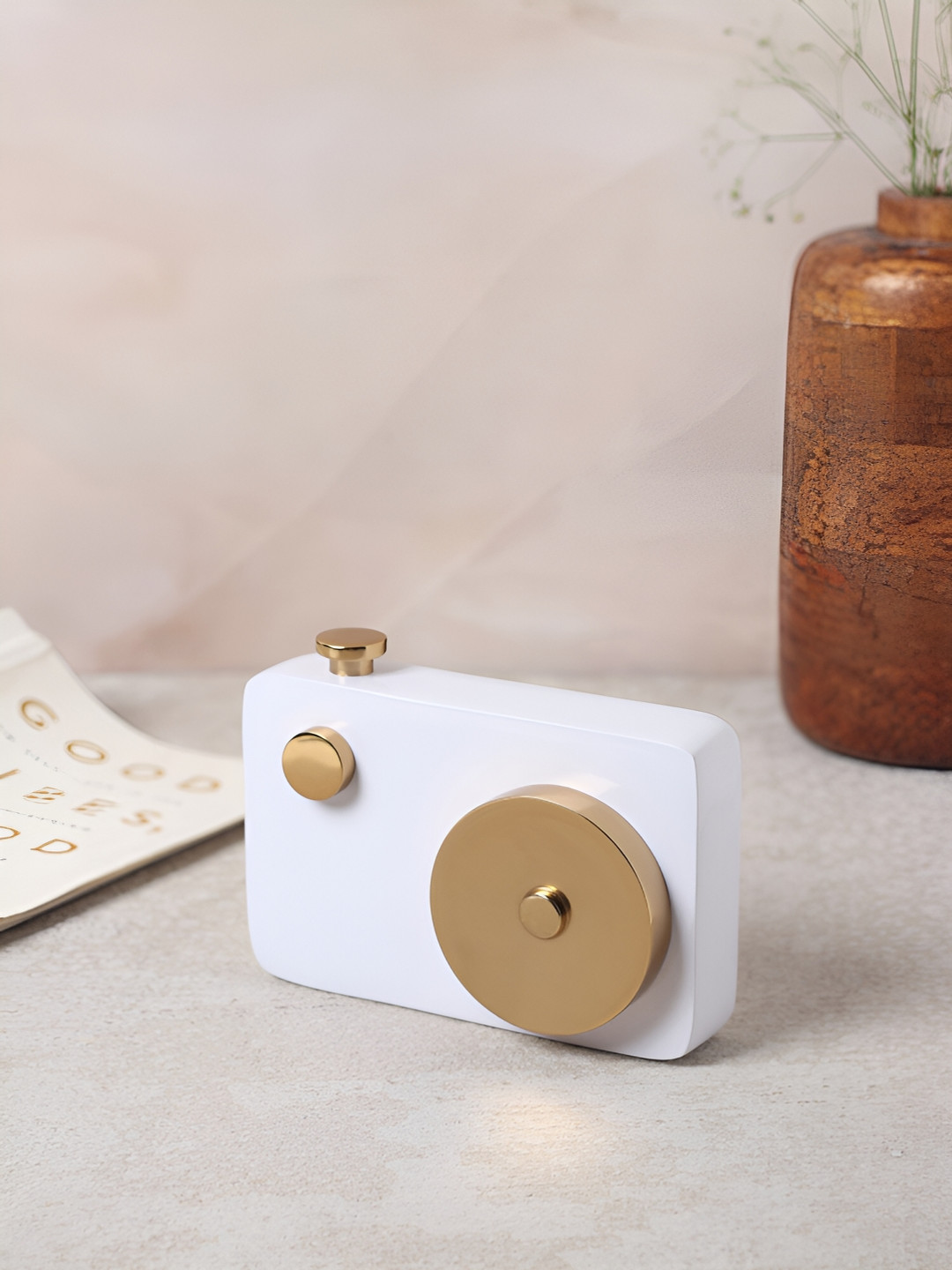 

Decor de Maison White Large Vintage Shutter Charm Figurine Metal Showpiece
