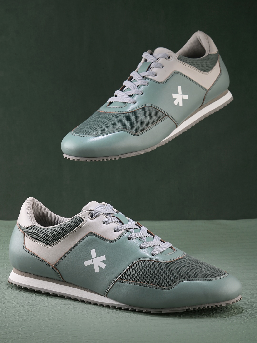 

HRX by Hrithik Roshan Men Green Retro Jogger Colourblocked Round Toe Lightweight Sneakers