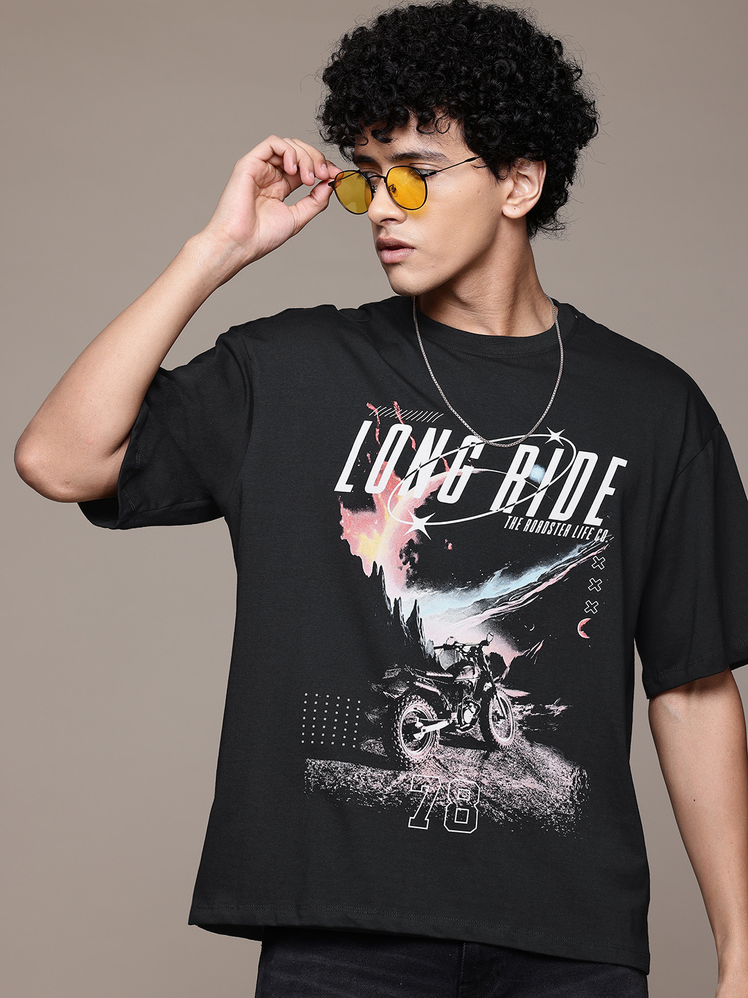 

The Roadster Lifestyle Co Printed Drop-Shoulder Sleeves Relaxed Fit Pure Cotton T-shirt, Black