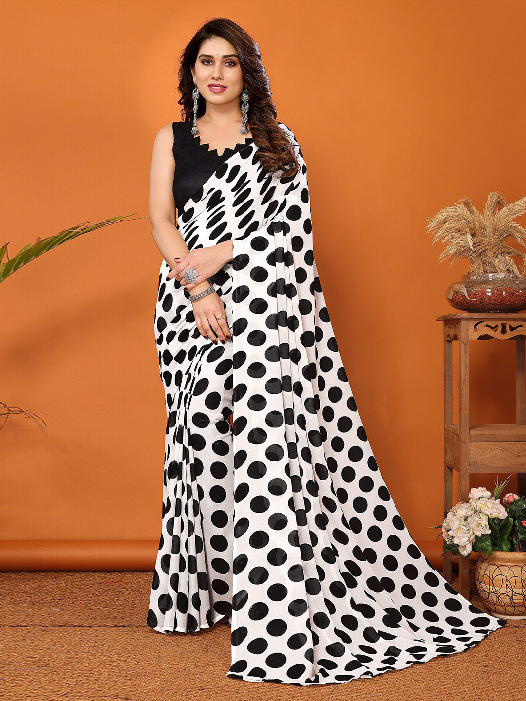 

ANAND SAREES Polka Dot Saree, White