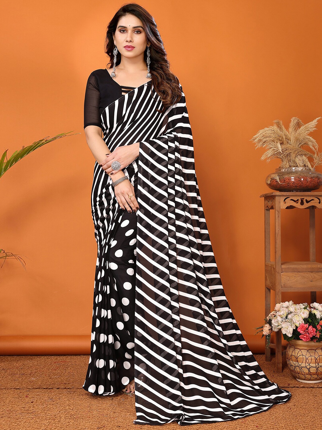 

Moda Rapido Leheriya Half and Half Saree, Black