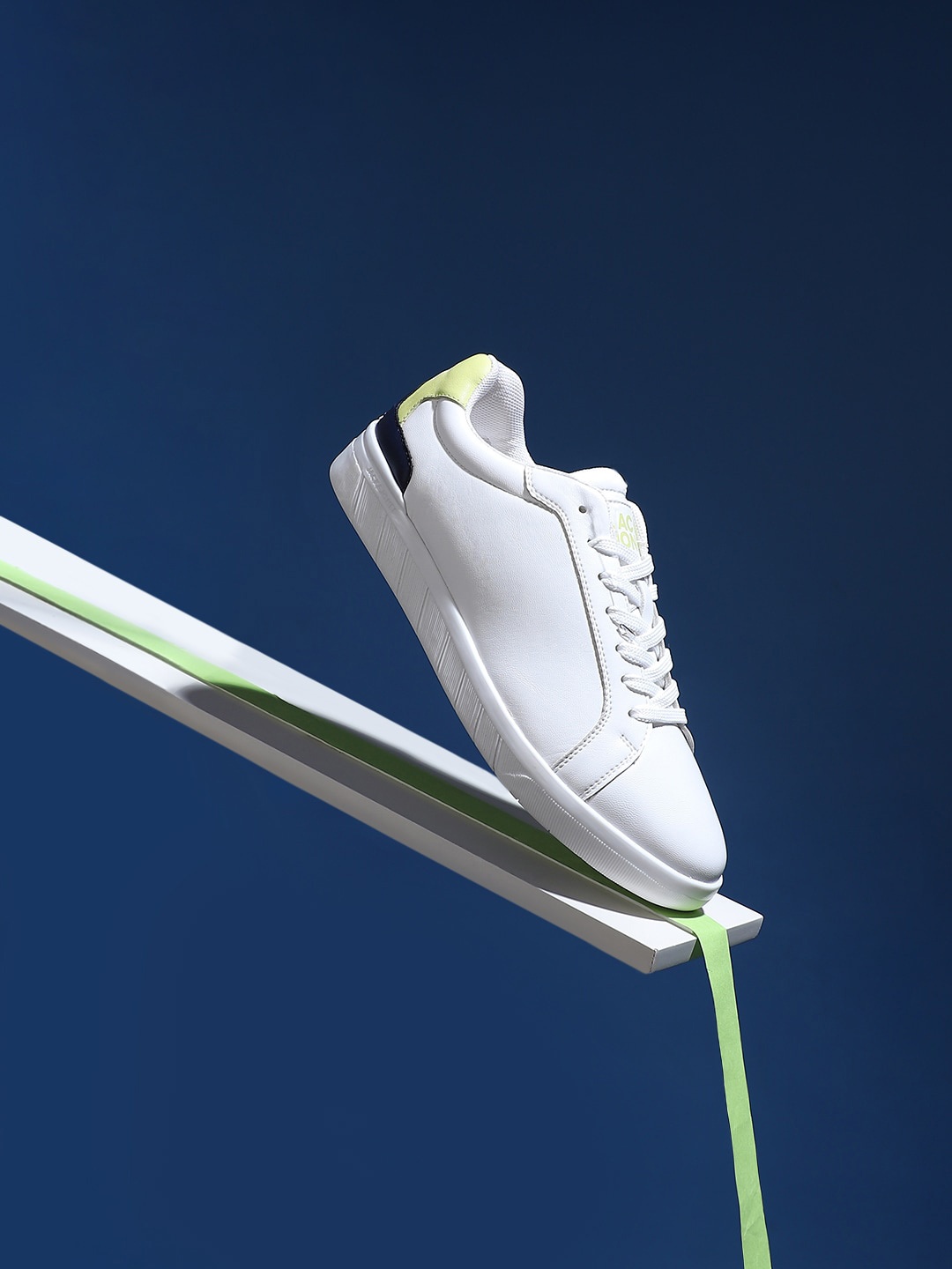 

Jack & Jones Men Round Toe Lace Up Sneakers, White