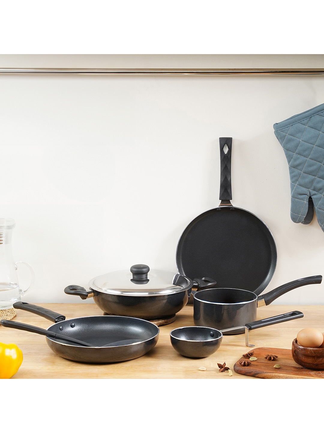 

Kreme Black 7 Pieces Aluminium Dishwasher Safe Cookware Set