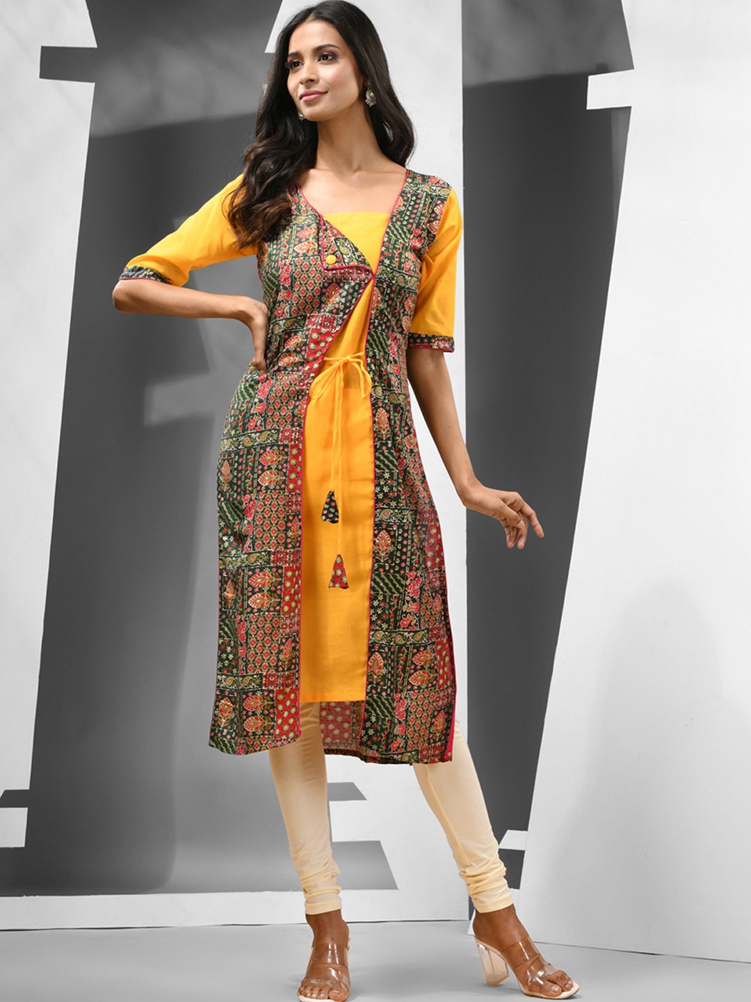 

Charukriti Geometric Printed Square Neck Angrakha A-Line Cotton Kurta, Yellow