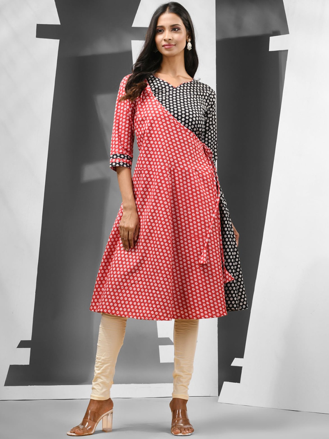 

Charukriti Floral Printed Kurta, Red