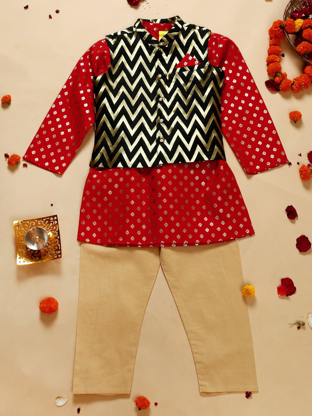 

SAKA DESIGNS Boys Ethnic Motifs Printed Kurta & Pyjama With Chevron Printed Nehru jacket, Red