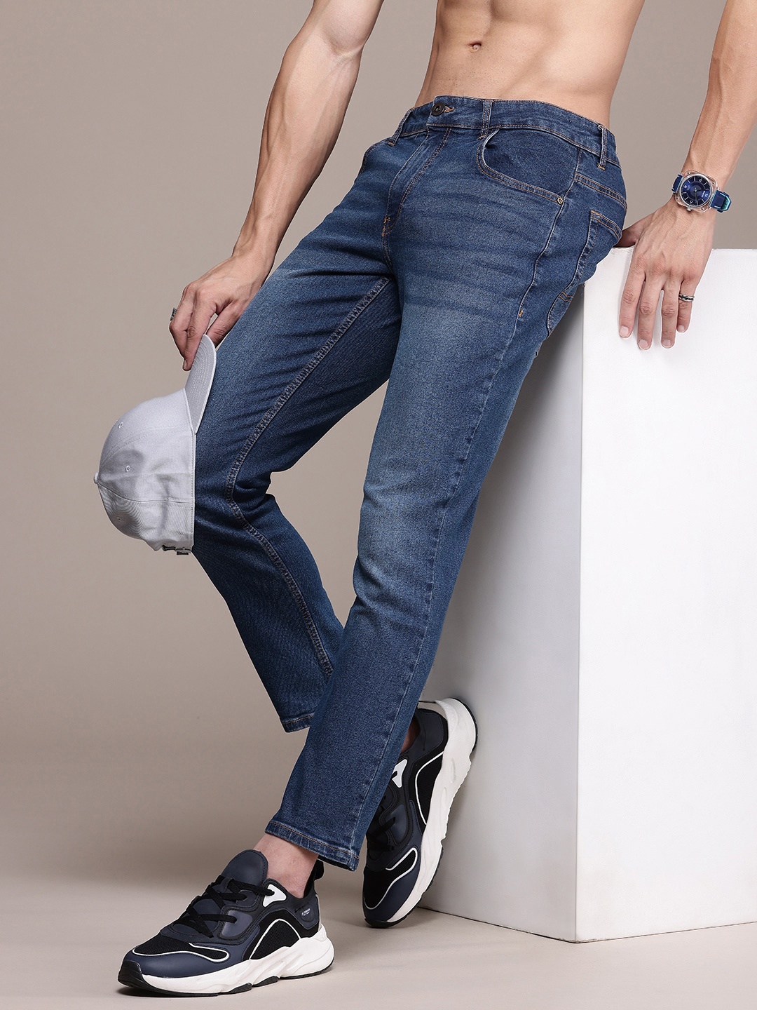 

Roadster Men Slim Fit Light Fade Stretchable Jeans, Blue