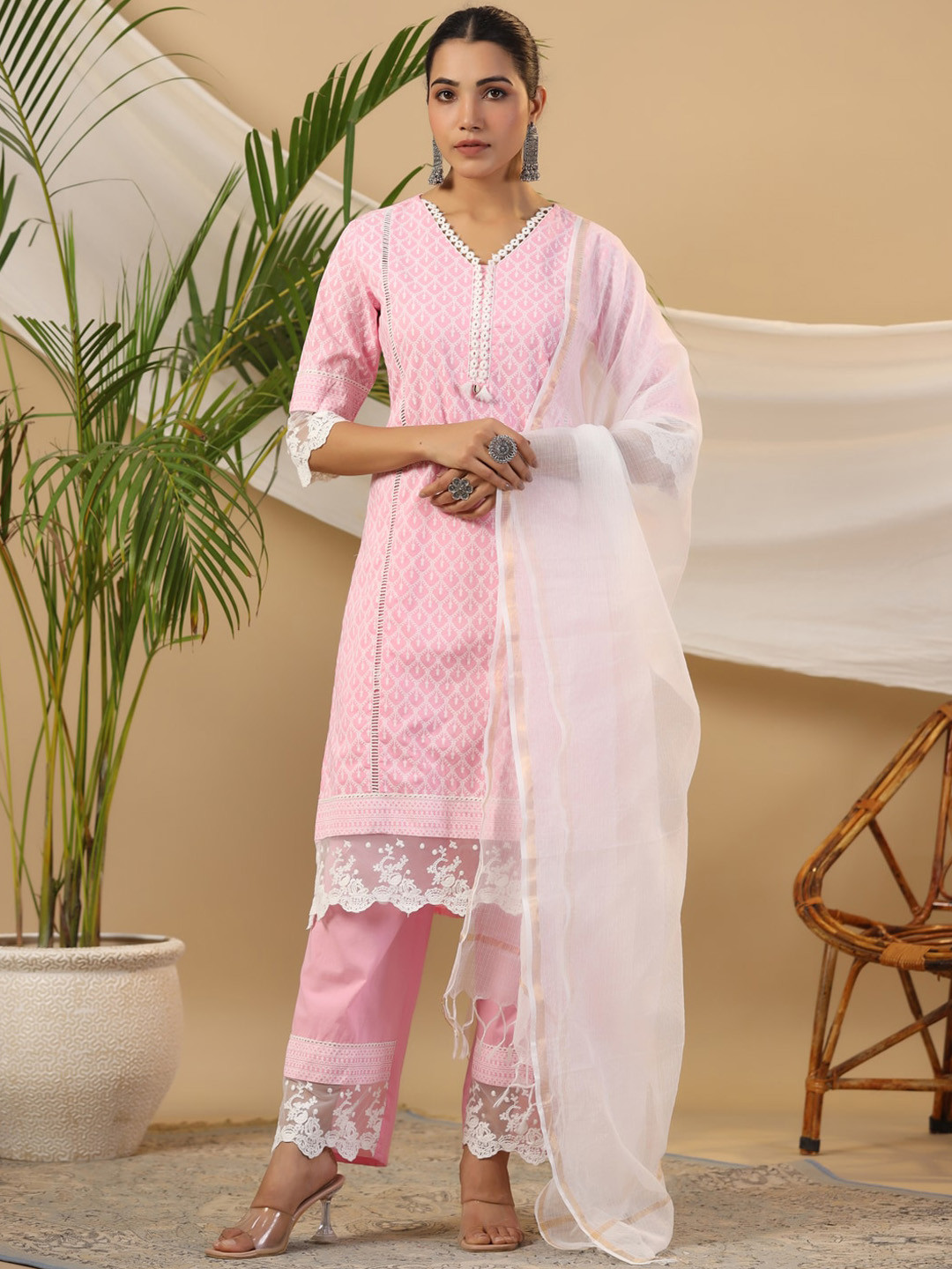 

Juniper Floral Printed Thread Work Kurta with Trouser & Dupatta, Pink