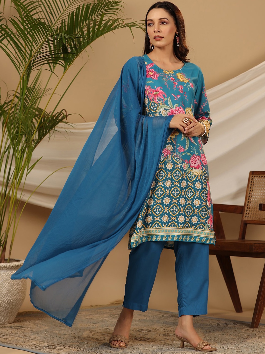

Juniper Ethnic Motifs Printed Regular Kurta with Trouser & Dupatta, Blue