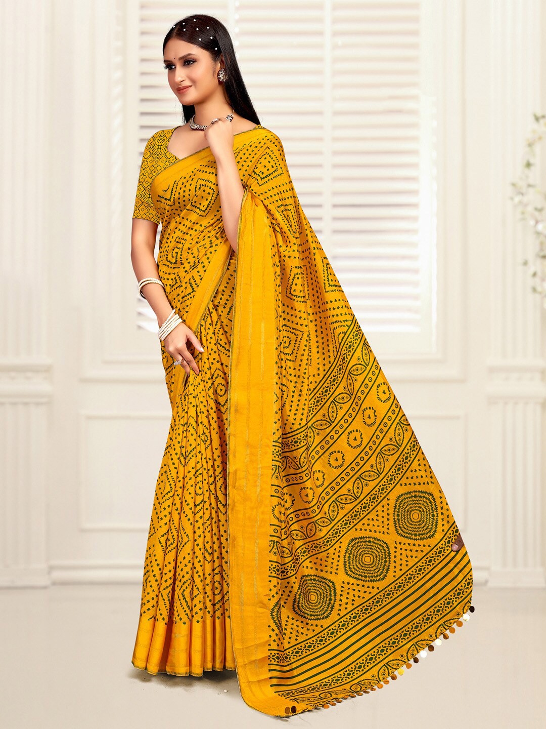 

Mitera Ethnic Motifs Sequined Dabu Saree, Yellow