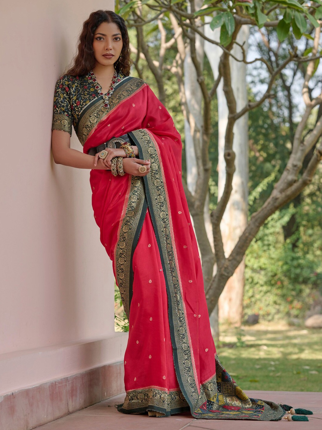 

Mitera Pink & Green Ethnic Motifs Woven Design Zari Banarasi Saree