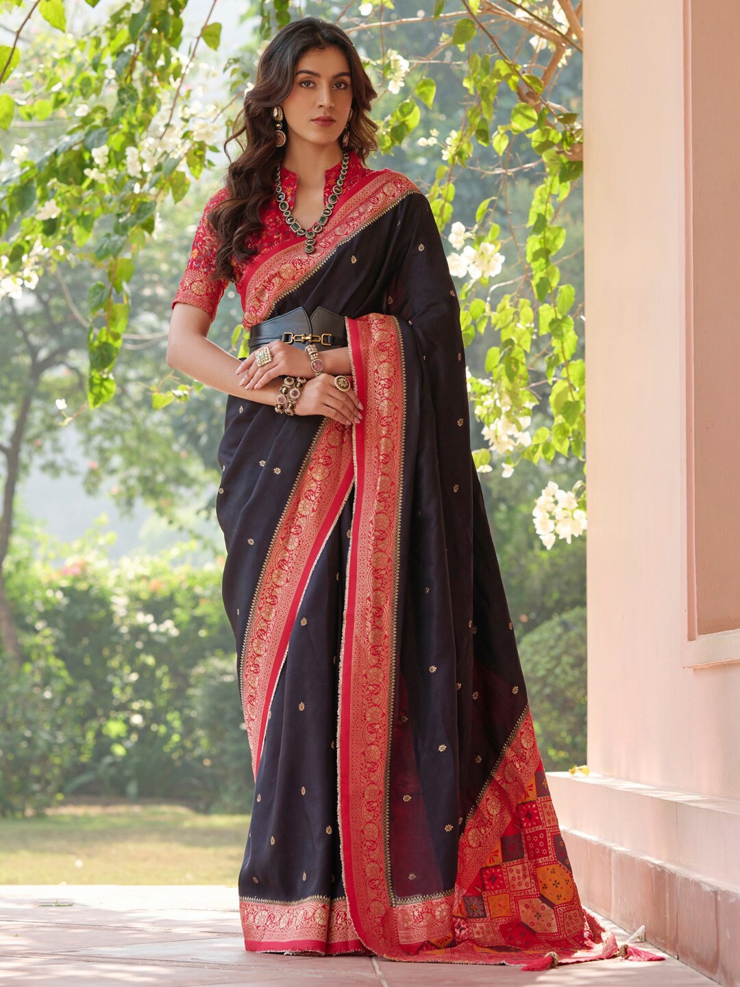 

Mitera Ethnic Motifs Zari Banarasi Saree, Black