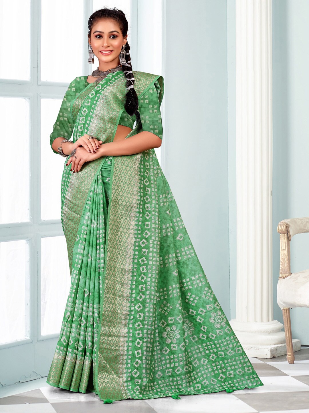 

Mitera Ethnic Motifs Zari Sungudi Saree with Tassels, Green