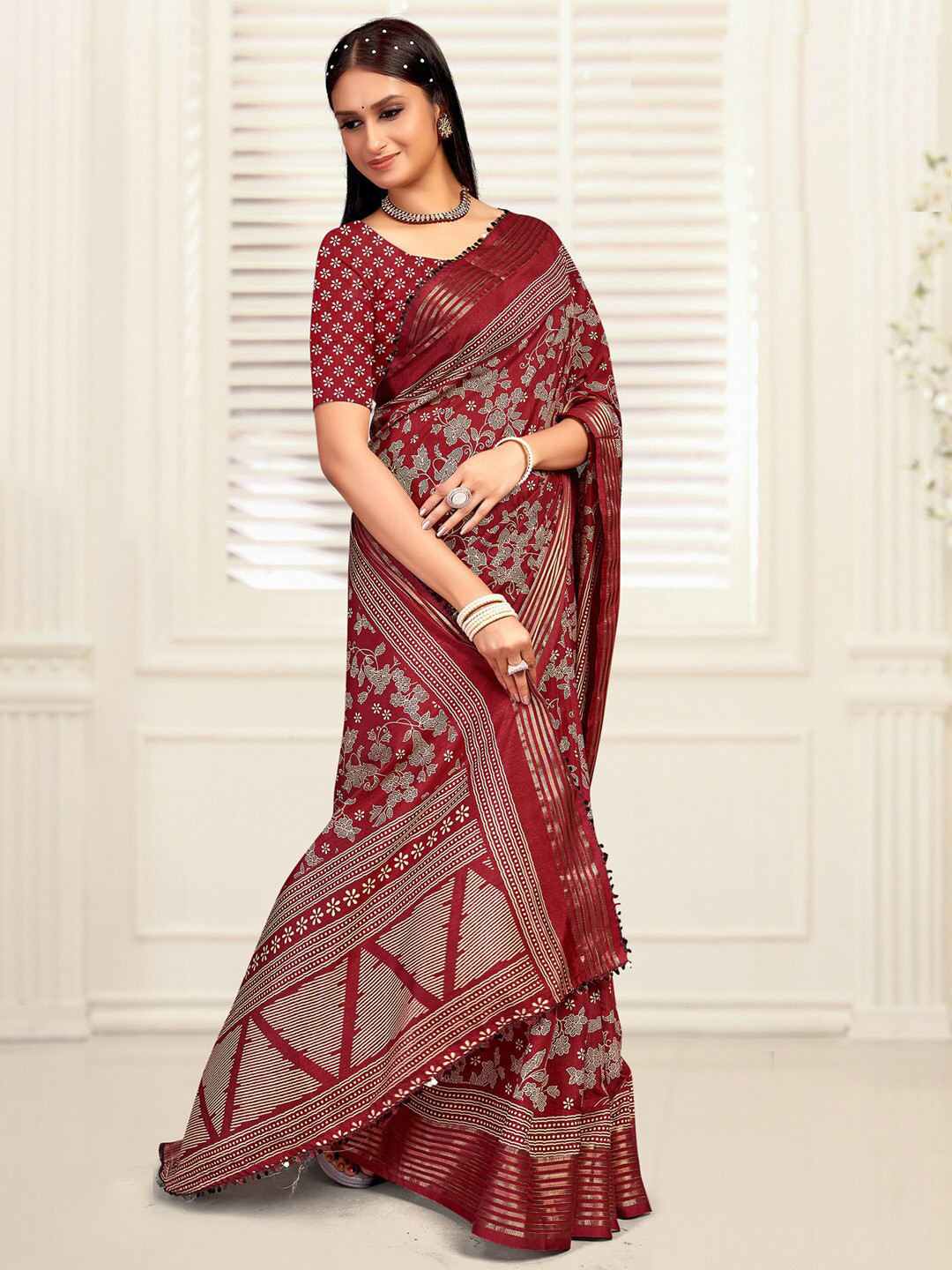 

Mitera Ethnic Motifs Sequined Dabu Saree, Maroon