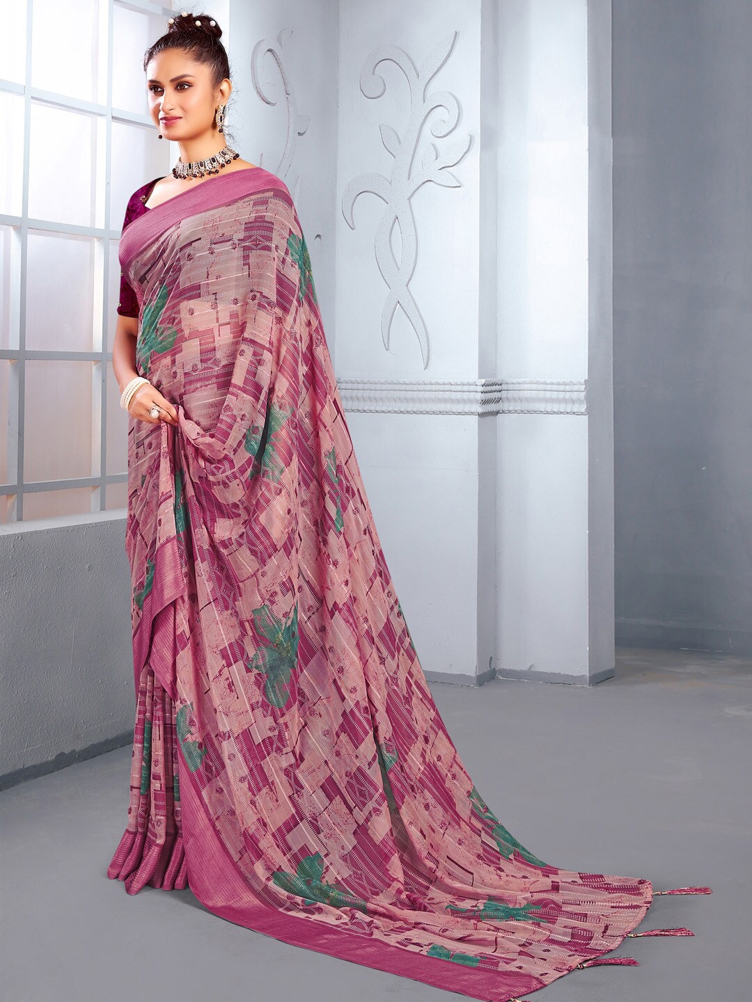

Mitera Pure Georgette Dabu Saree, Burgundy