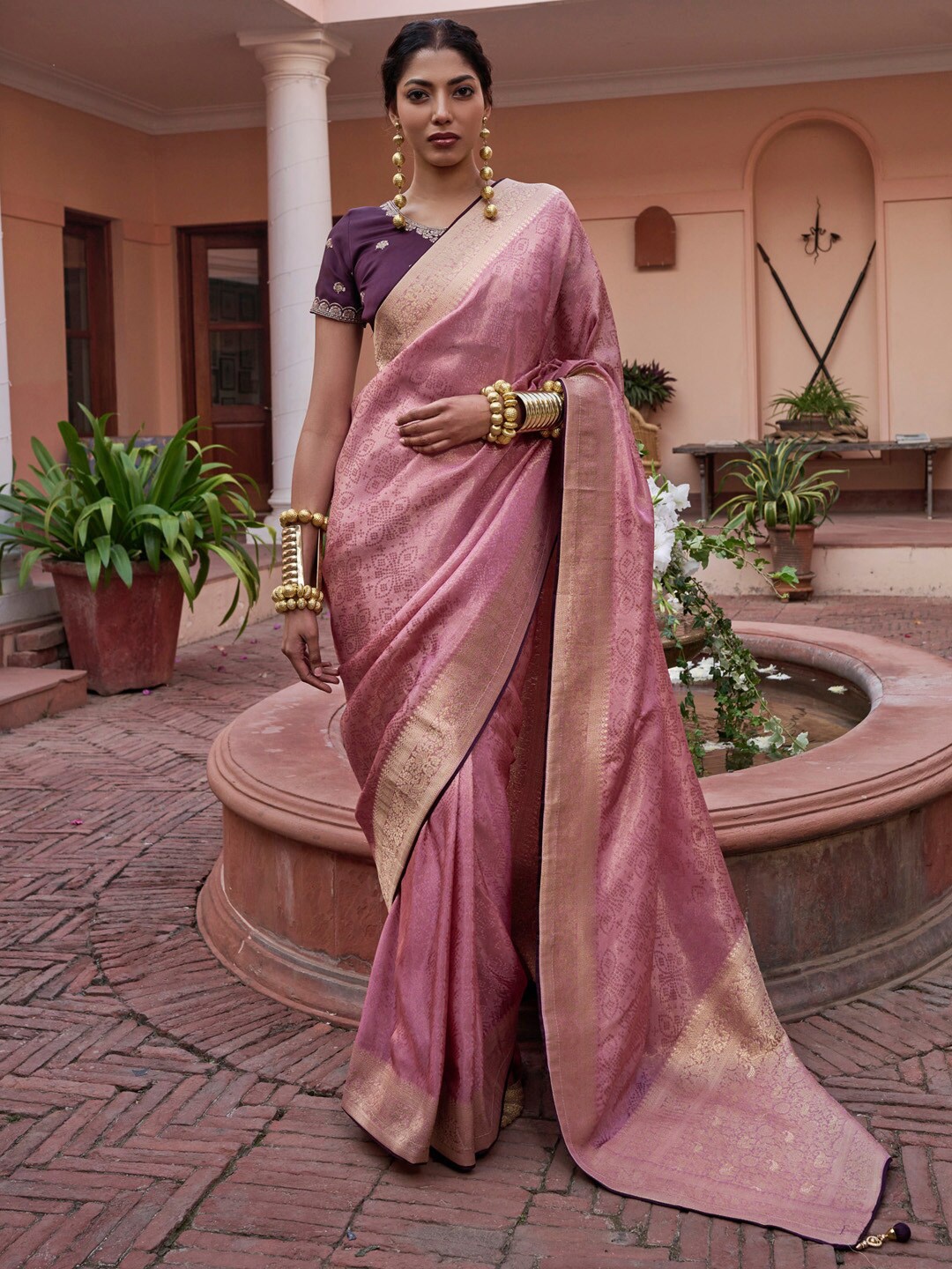 

Mitera Floral Woven Design Zari Banarasi Saree, Pink