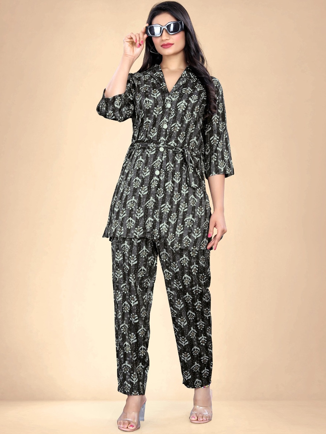 

Abhilasha Printed Lapel Collar Shirt With Trousers, Black