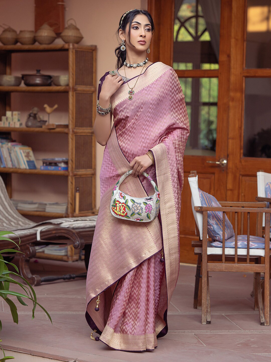 

Mitera Geometric Woven Design Zari Banarasi Saree, Mauve