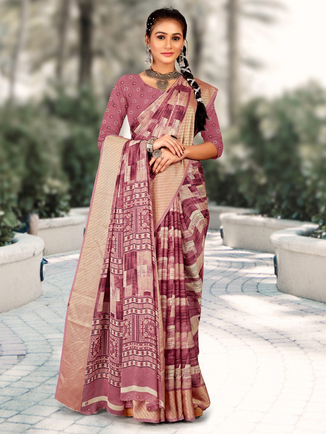 

Mitera Zari Geometric Printed Pure Georgette Sungudi Saree, Mauve