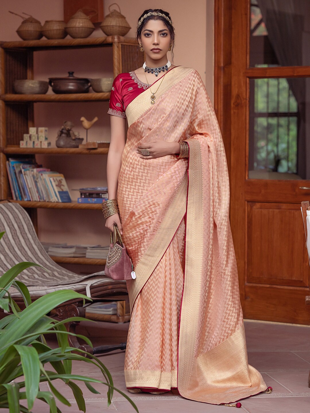 

Mitera Geometric Woven Design Zari Banarasi Saree, Peach