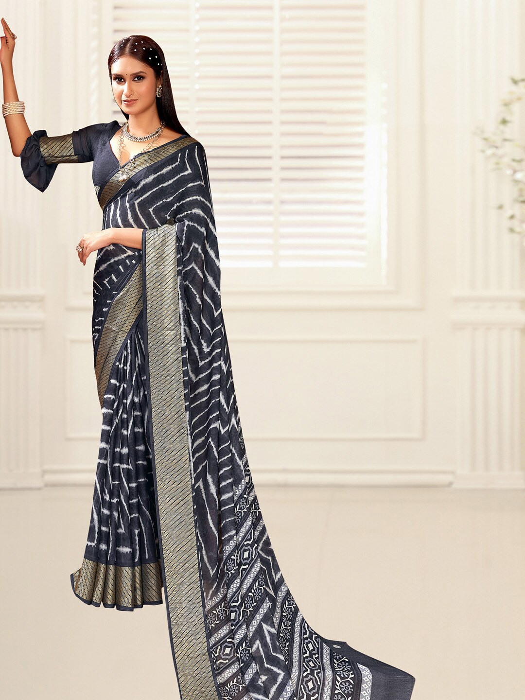

Mitera Zari Pure Georgette Sungudi Saree, Black