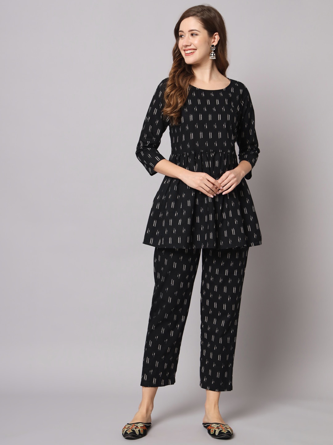 

Vastralay Abstract Printed Pure Cotton Top With Trousers Co-Ords, Black