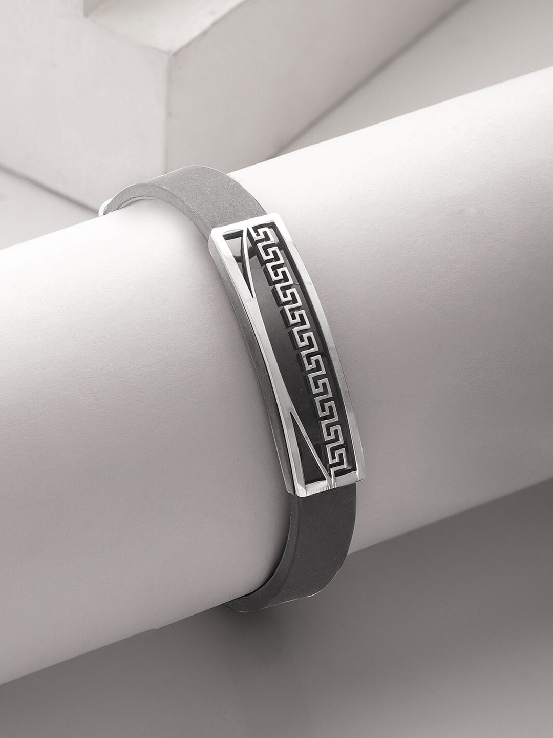 

The Roadster Lifestyle Co. Silver-Plated Textured Bracelet