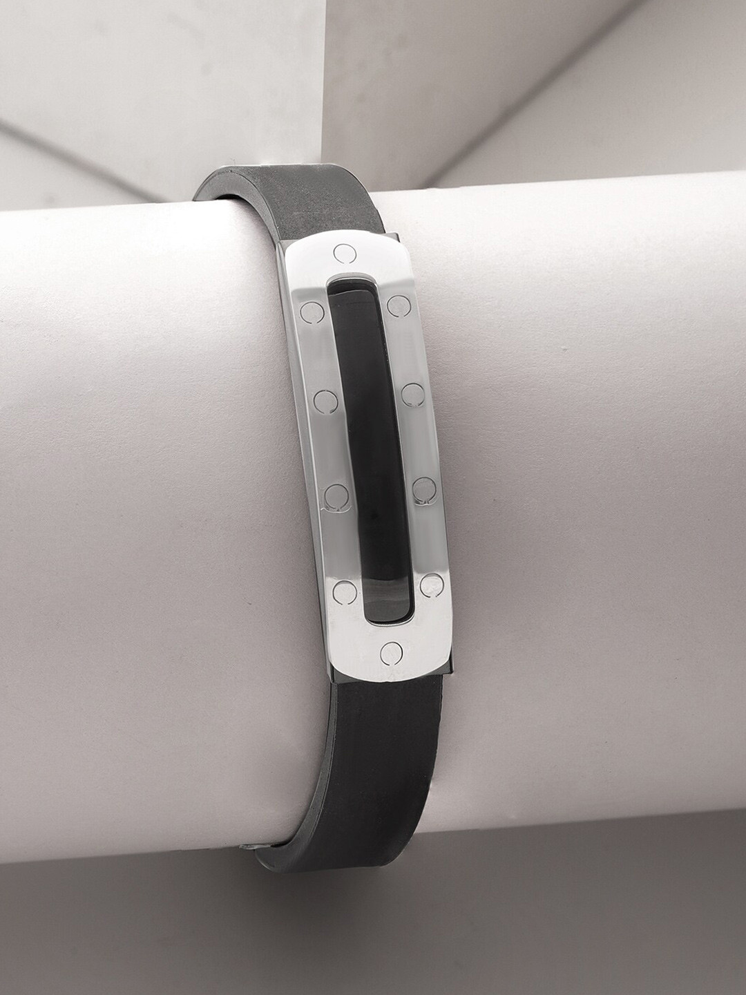 

The Roadster Lifestyle Co. Silver-Plated Textured Bracelet