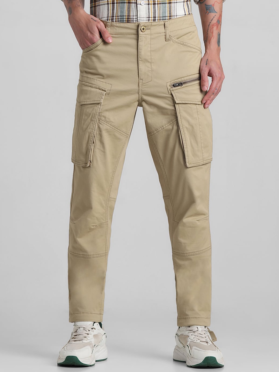 

Jack & Jones Men Mid-Rise Cotton Cargos Trousers, Brown