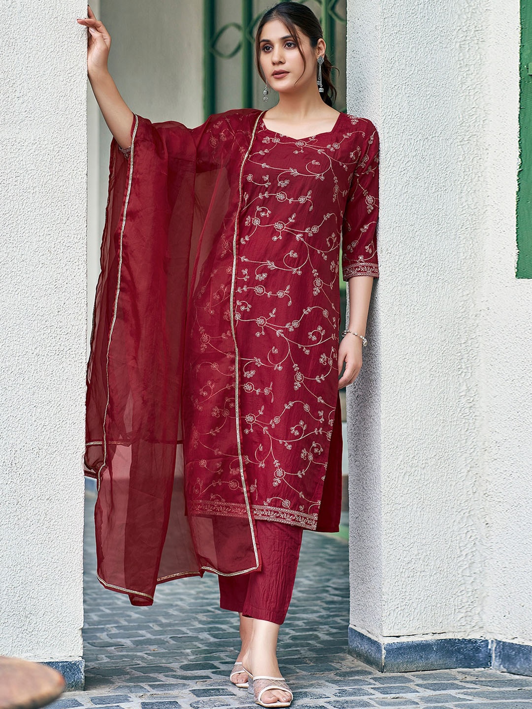 

SKYLEE Maroon Floral Embroidered Thread Work Straight Kurta With Trousers & Dupatta