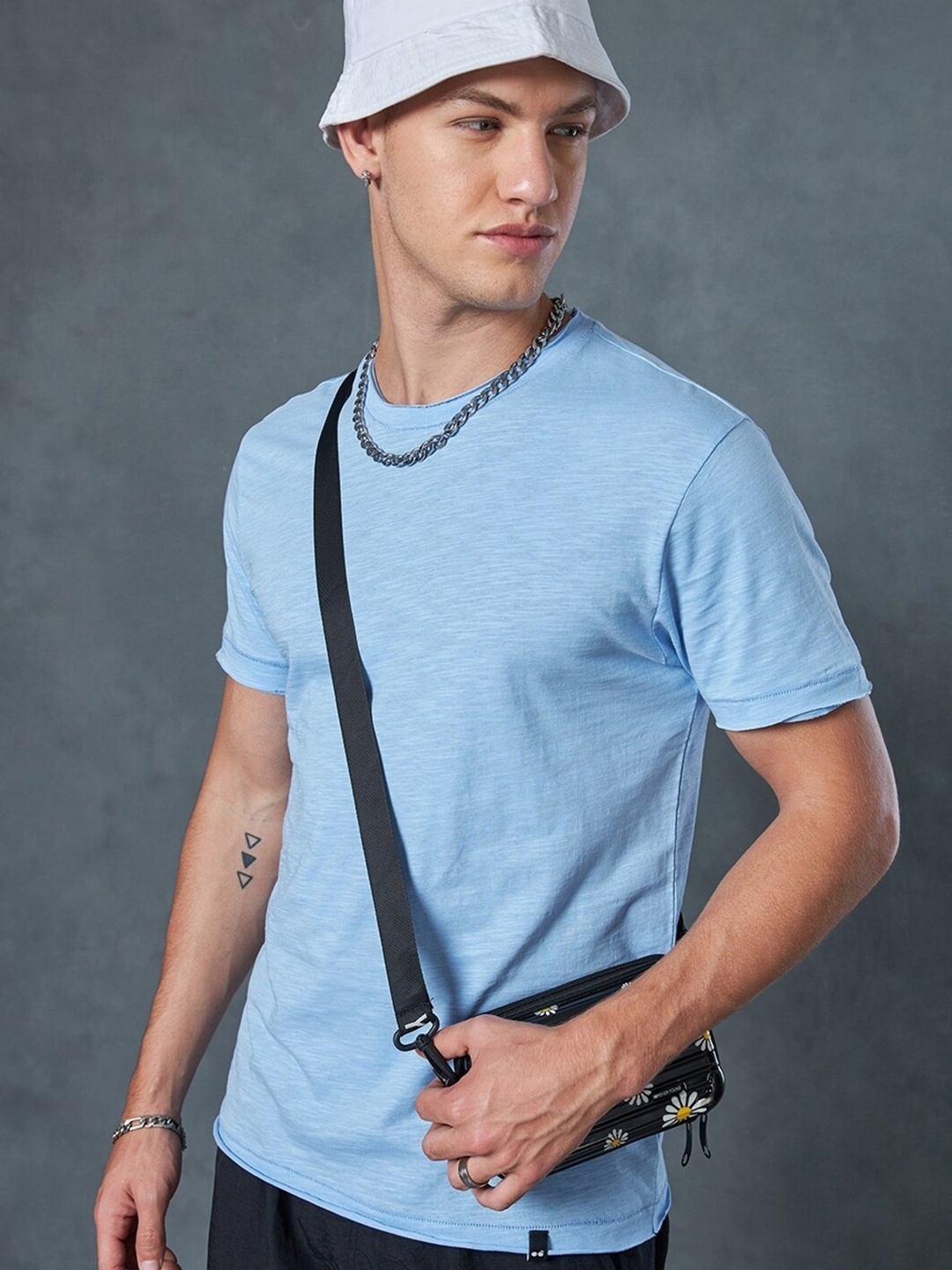 

Bewakoof AIR Round Neck Cotton T-shirt, Blue
