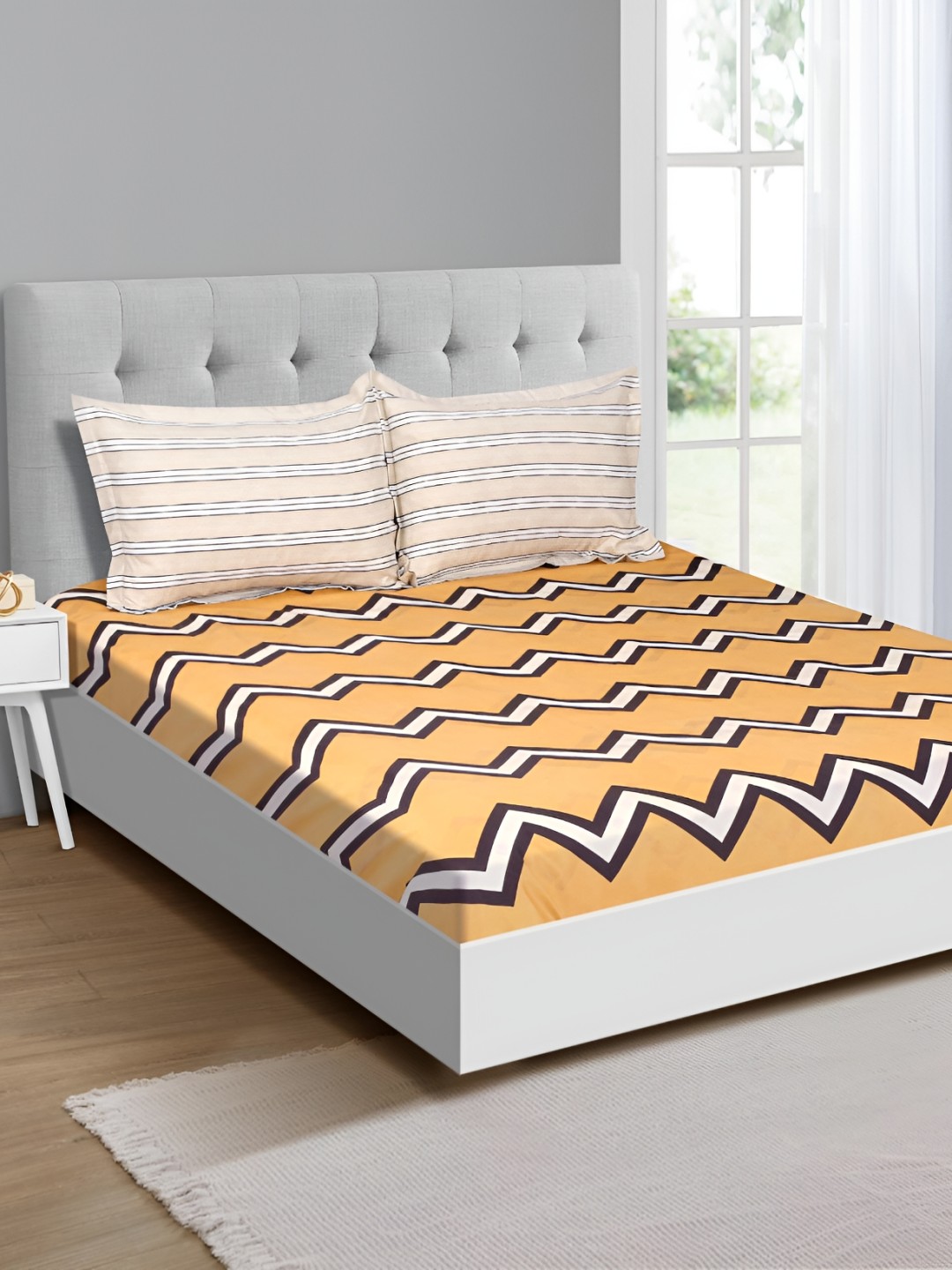 

Signature Yellow & White Geometric 150 TC Queen Bedsheet With 2 Pillow Covers