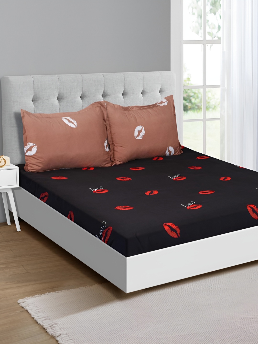

Signature Black & Brown Graphic 150 TC Queen Bedsheet with 2 Pillow Covers