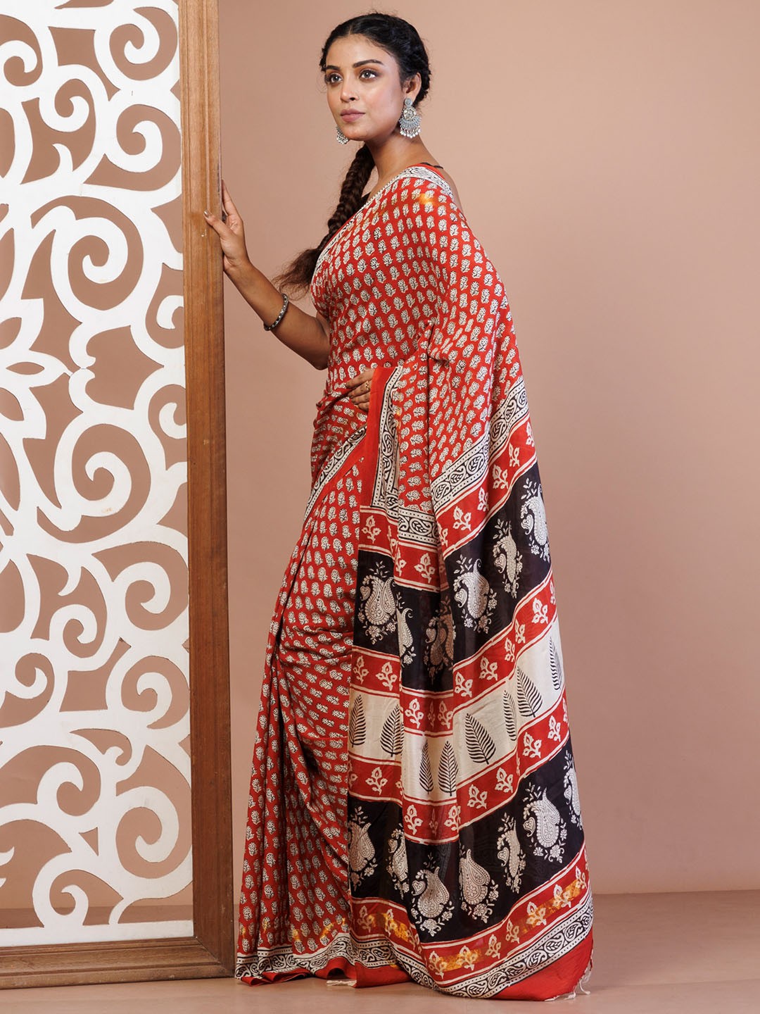 

Unnati Silks Ethnic Motifs Zari Handloom Bagru Saree, Red