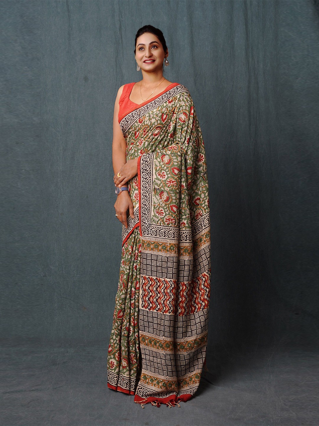 

Unnati Silks Floral Printed Handloom Bagru Saree, Green