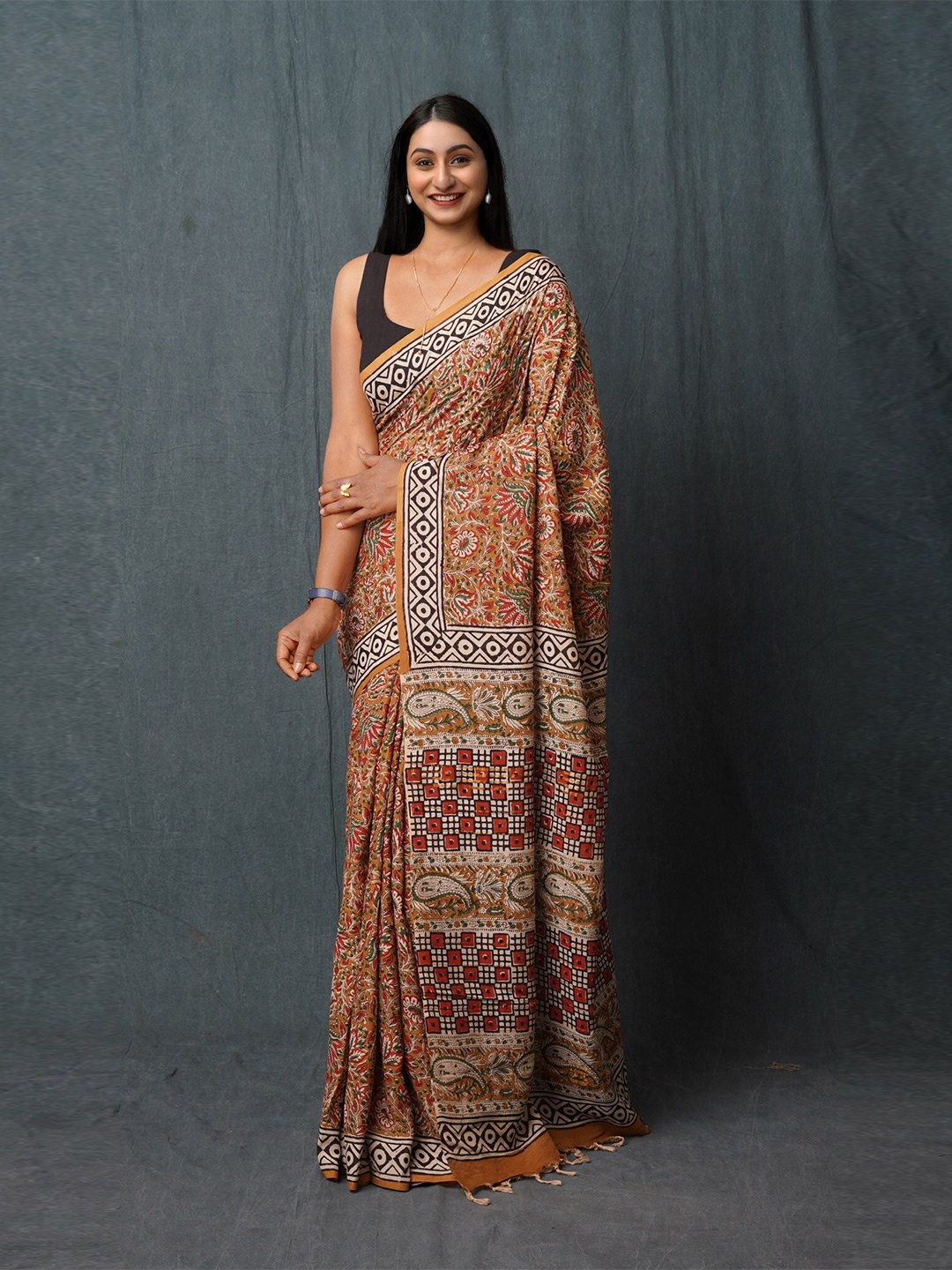 

Unnati Silks Ethnic Motifs Printed Handloom Bagru Saree, Brown